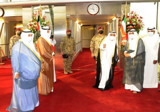 الأولى منذ توليه منصبه.. ولي العهد الكويتي يصل إلى السعودية