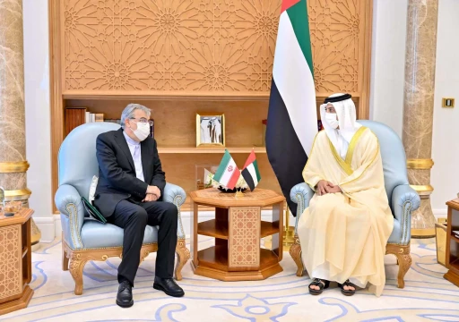 وسط الخلافات مع السعودية .. منصور بن زايد يلتقي القائم بأعمال السفارة الإيرانية في أبوظبي
