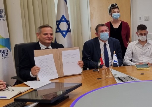 وزير الصحة يوقع مع الاحتلال الإسرائيلي اتفاق "الممر الأخضر"