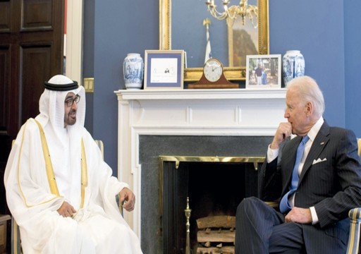 محمد بن زايد يبحث مع الرئيس الأمريكي عمليات الإجلاء من أفغانستان