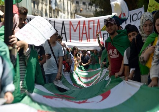 للجمعة الـ17.. الجزائريون يواصلون مظاهراتهم المصرة على تغيير النظام