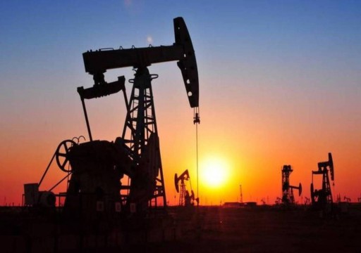 أسعار النفط تصعد فوق 7 بالمئة وسط توقعات بتحفيز اقتصادي