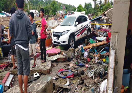 168 قتيلاً ومئات الجرحى في تسونامي عنيف ضرب إندونيسيا