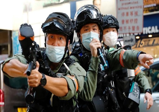 شرطة هونغ كونغ تعتقل مئات المتظاهرين خلال احتجاج ضد تأجيل الانتخابات المحلية