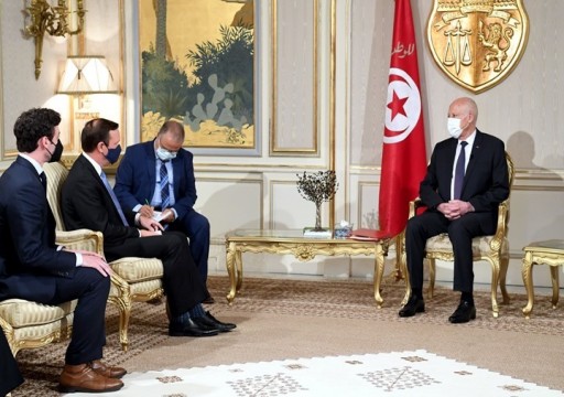 وفد أمريكي يدعو الرئيس التونسي للعدول عن قراراته والعودة للديمقراطية