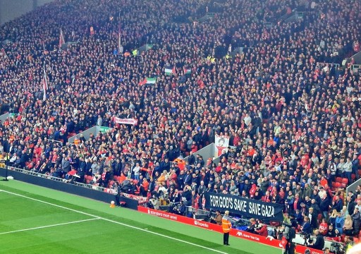 ليفربول يحسم ديربي "الميرسيسايد" أمام إيفرتون وجماهيره تساند غزة