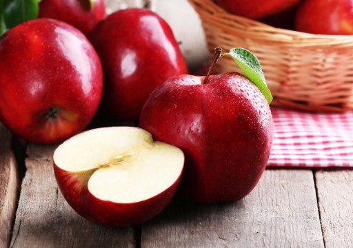 ماذا يحدث للجسم عند تناول التفاح يوميا؟
