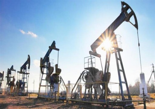 تراجع أسعار النفط وسط مخاوف استئناف إمدادات الخام الإيرانية