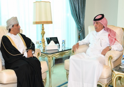 قطر وسلطنة عمان تبحثان تعزيز العلاقات