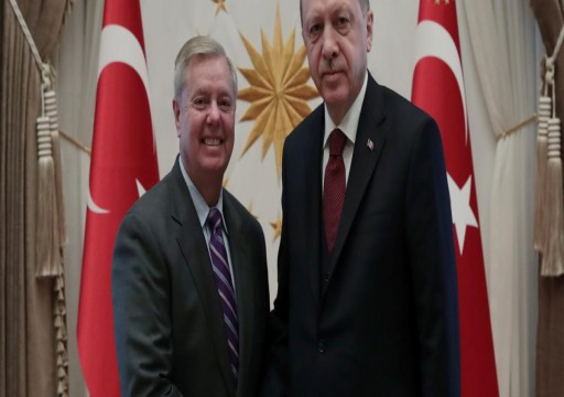 سيناتور أمريكي بارز: تركيا مضطرة إلى دخول سوريا لحماية أمنها