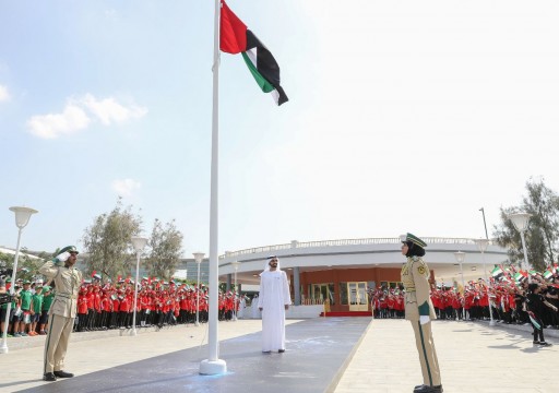 محمد بن راشد يرفع علم الإمارات خفاقاً في دار الاتحاد