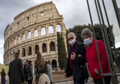 إيطاليا تغلق المدارس والمتاجر بسبب ارتفاع أعداد الإصابات بكورونا