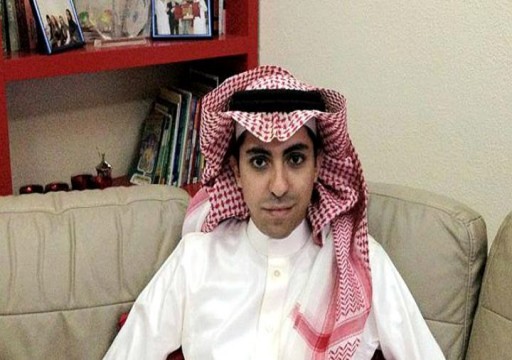 السعودية تحيل المدون "بدوي" إلى المحاكمة وتفرج عن باحث موقوف منذ 4 سنوات