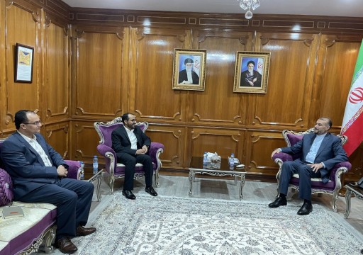 وزير الخارجية الإيراني يلتقي وفد الحوثيين في سلطنة عُمان