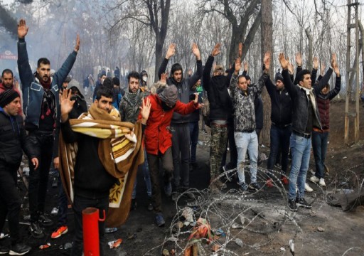 الاتحاد الأوروبي يبرر انتهاكات اليونان ضد طالبي اللجوء