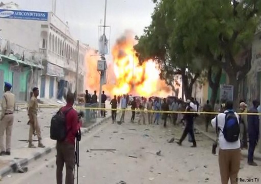 مقتل سبعة وإصابة العشرات في هجوم انتحاري خارج فندق بالصومال