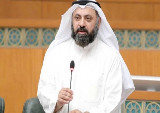 الكويت تطلق سراح النائب البرلماني "الطبطبائي" ودمعته على فراق أمه تثير التعاطف