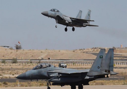 الحوثيون يهاجمون قاعدة جوية والسعودية تعلن إسقاط طائرتين
