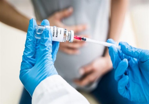 دعوة النساء الحوامل لتلقي اللقاح المضاد لكورونا بعد بيانات بسلامته