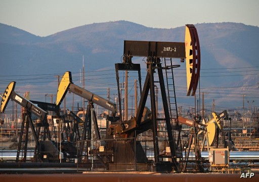 أسعار النفط تصعد أكثر من 1% بفعل مخاوف الطلب