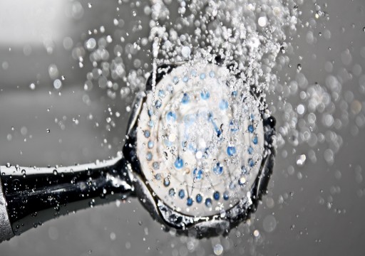 خبيرة أمراض جلدية: الإنسان يحتاج  إلى الاستحمام مرة واحدة في اليوم