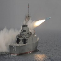 إيران تعلن تزويد سفينة حربية بمنظومة دفاعية جديدة