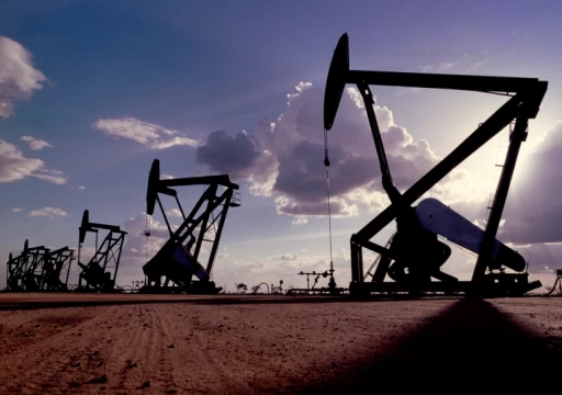 النفط يتجه نحو تسجيل مكاسب أسبوعية مع انحسار مخاوف الركود