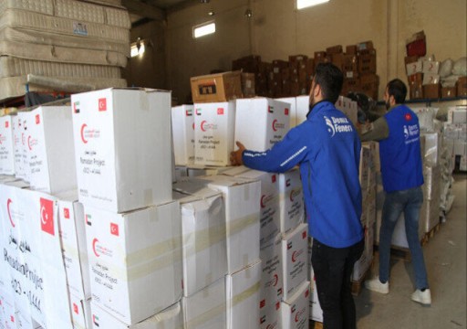 "الأحمر الإماراتي" يقدم طرودا إغاثية لمنكوبي الزلزال في كيليس التركية
