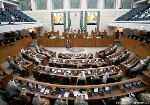 البرلمان الكويتي يحقق في "مخالفات" بصفقتي طائرات عسكرية