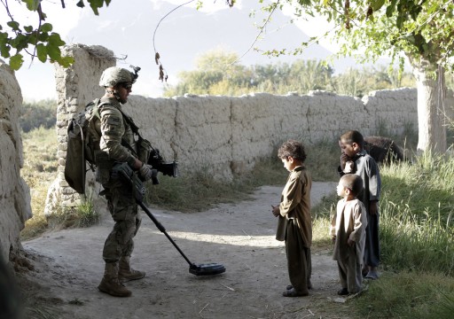 وهم في طريقهم إلى المدرسة.. مقتل تسعة أطفال إثر انفجار لغم بأفغانستان