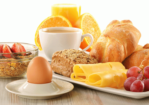 دراسة: تناول وجبة الإفطار قبل هذا التوقيت يحمي مرض خطير