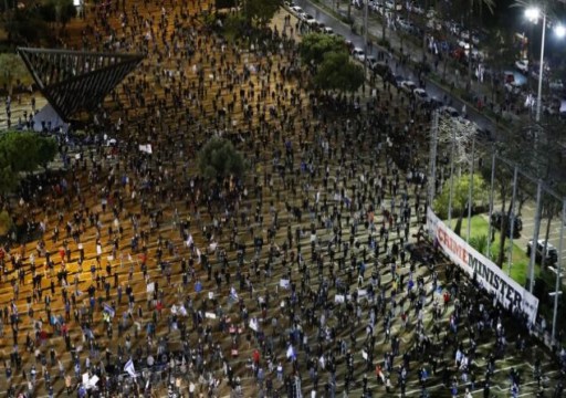 آلاف الإسرائيليين يتظاهرون احتجاجا على قيود كورونا