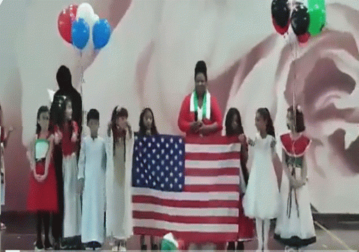 مدرسة تحتفل باليوم الوطني الإماراتي برفع العلم الأمريكي وتثير استياء واسعاً