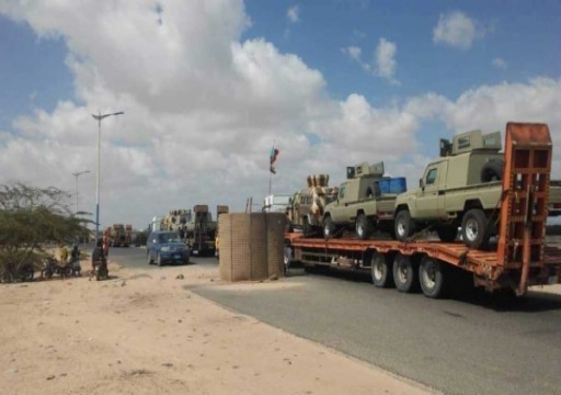 وكالة: قوات مدعومة إماراتيا تحتجز تعزيزات سعودية للجيش اليمني