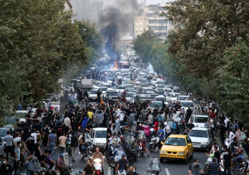 مع توسع رقعة الاحتجاجات.. الرئيس الإيراني يوجه بفتح تحقيق في وفاة مهسا أميني