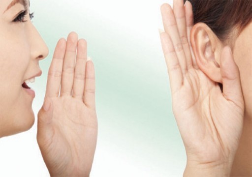 نصائح للتعامل مع من يعانون من صعوبات في السمع