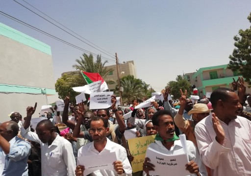 السودان.. احتجاجات لمطالبة المجلس العسكري بتسليم السلطة للمدنيين