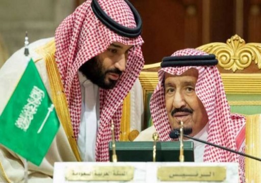 الغارديان: الملك سلمان يجرد ابنه من صلاحياته ويكلف مدير الأمن القومي بالمالية