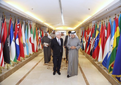 "غريفيث" يبحث فرص السلام اليمني في الكويت