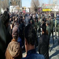 احتجاجات واشتباكات مع الشرطة الإيرانية في الأحواز