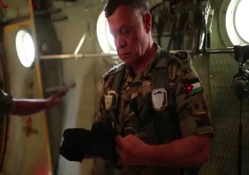العاهل الأردني يشارك في عملية إنزال مساعدات لغزة (فيديو)