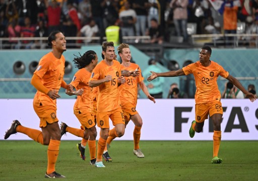 هولندا أول المتأهلين إلى ربع نهائي كأس العالم