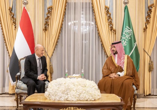 وزير الدفاع السعودي يبحث مع الرئاسي اليمني دعم مسار السلام في اليمن