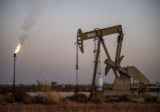 النفط يستقر وسط بيانات اقتصادية صينية ضعيفة وتراجع المخزونات