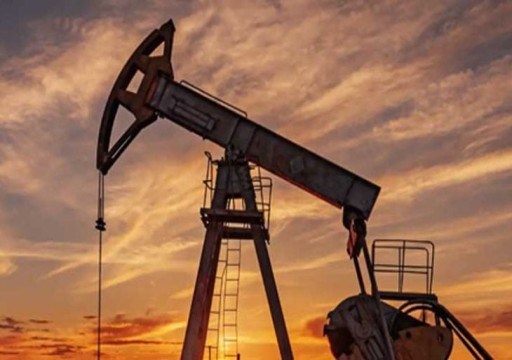 النفط يتجه لإنهاء سلسلة مكاسبه مع ارتفاع المخزونات الأمريكية