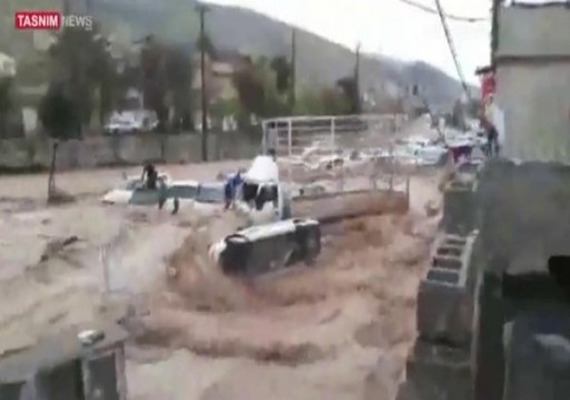 إيران.. ارتفاع ضحايا السيول لـ17 قتيلا و74 جريحاً