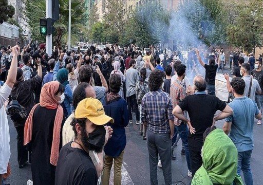 إيران.. مقتل عنصر في الحرس الثوري خلال مظاهرات مناهضة للنظام