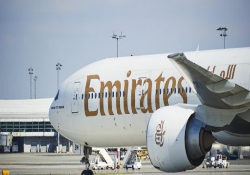 رويترز: "طيران الإمارات" تطلب من طيارين الذهاب إلى إجازة بدون راتب