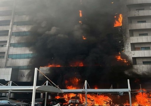 عجمان.. احتراق 16 شقة في بناية سكنية والدفاع المدني يتمكن من السيطرة على الحريق