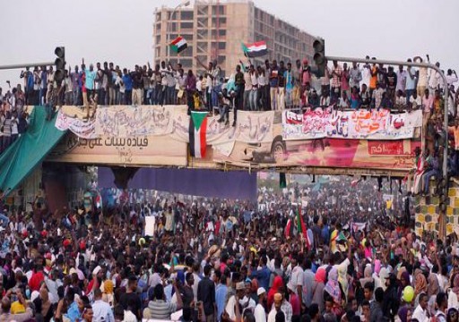 الجيش السوداني يعلن تشكيل مجلس انتقالي في البلاد وسط أنباء بتنحي البشير